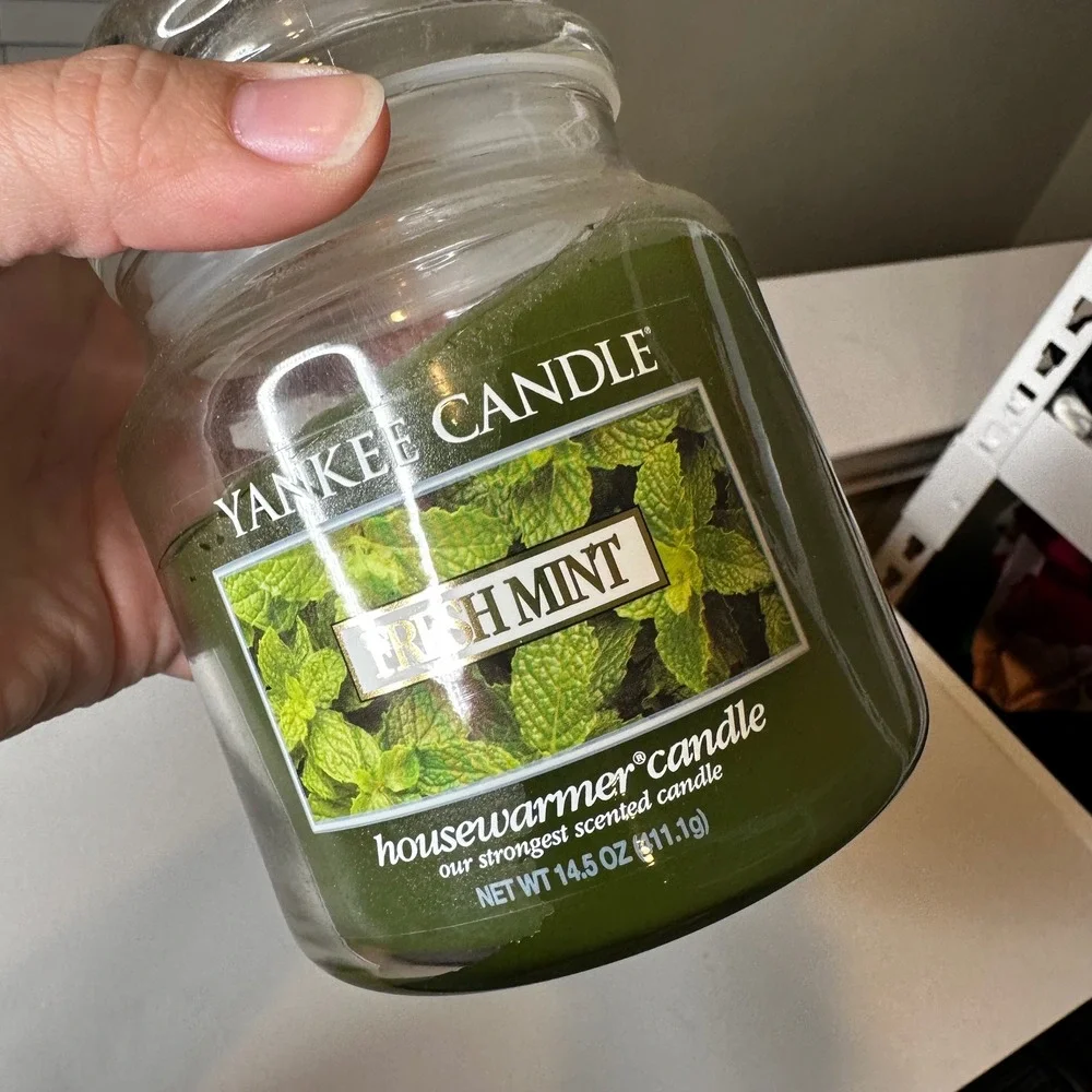 Yankee Candle Fresh Mint Housewarmer Scented Jar Candle 14.5 oz Green Wax